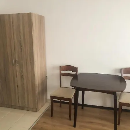 Апартаменти Sunrise Apartments, Поморіє