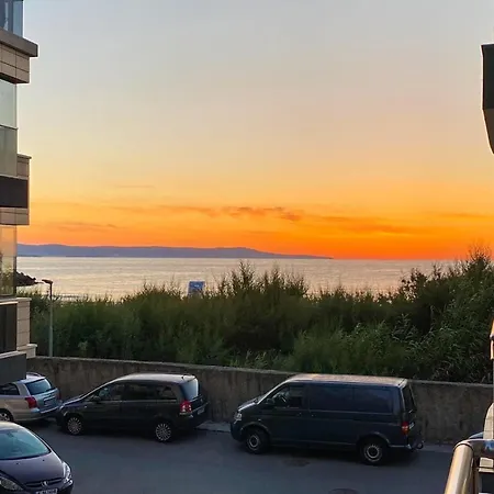 Sunrise Apartments, Поморіє