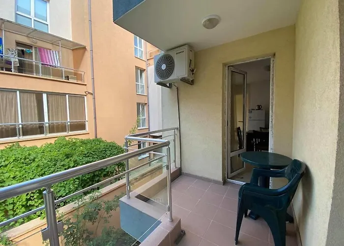 Sunrise Apartments, Апартаменти Поморіє