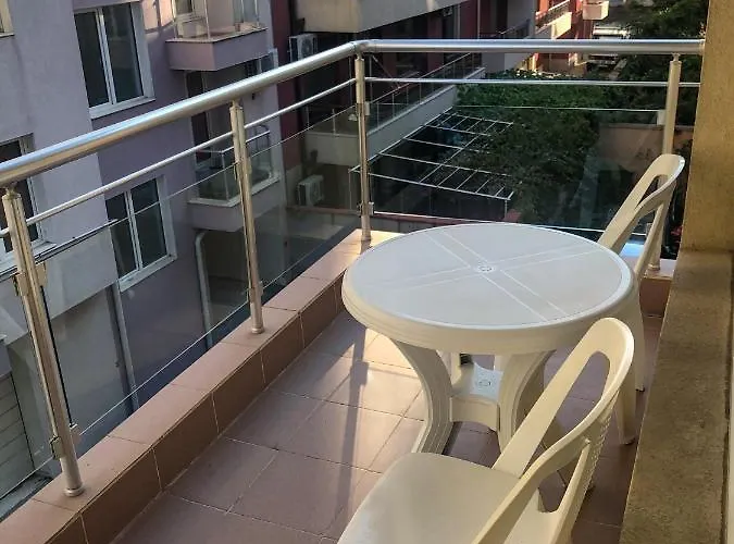 Апартаменти Sunrise Apartments, Поморіє