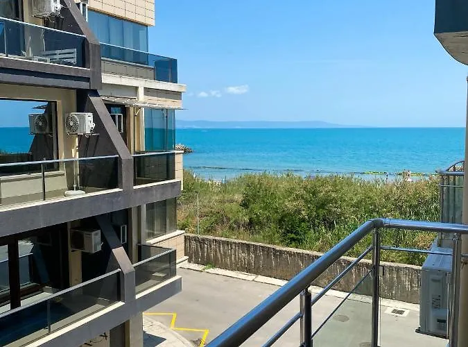 Апартаменти Sunrise Apartments, Поморіє