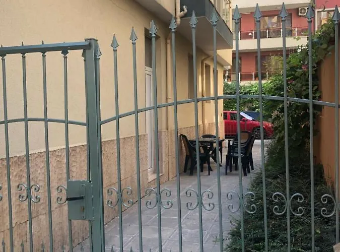 Sunrise Apartments, Поморіє